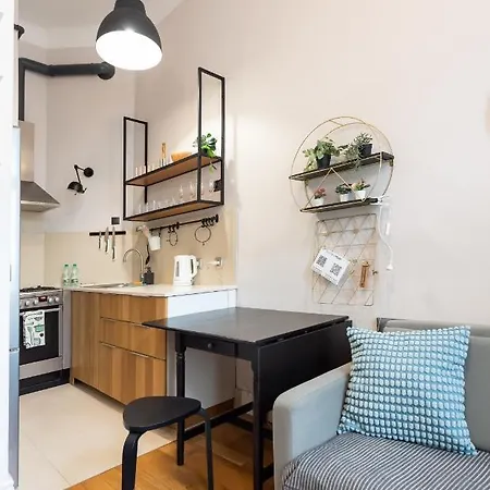 Hoza 62 By Bookinghost Warschau